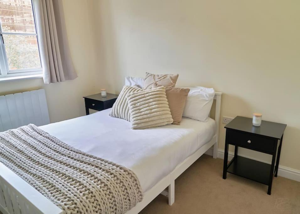 Stunning Luxury 2 Bed Apartment With En-Suite In Wokingham City Centre Ngoại thất bức ảnh