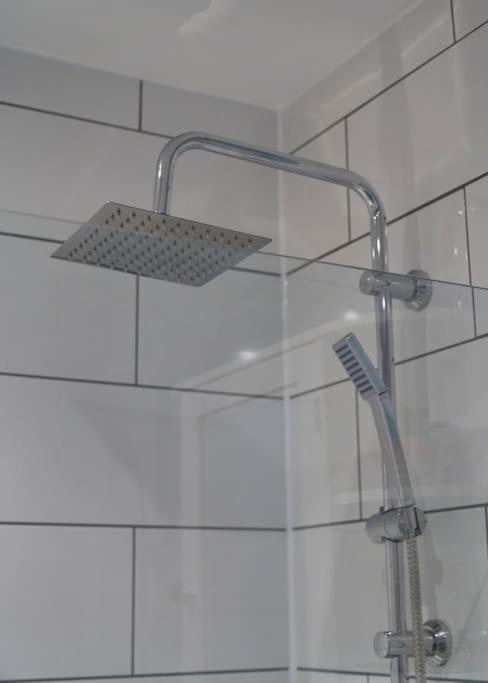 Stunning Luxury 2 Bed Apartment With En-Suite In Wokingham City Centre Ngoại thất bức ảnh