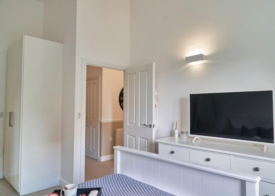 Stunning Luxury 2 Bed Apartment With En-Suite In Wokingham City Centre Ngoại thất bức ảnh