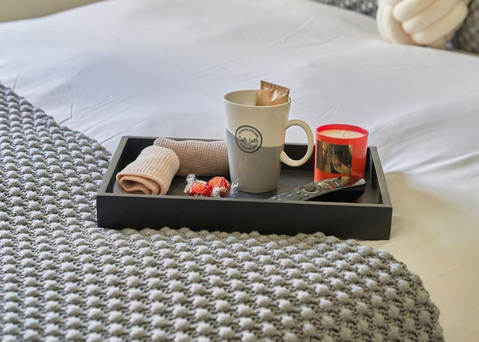 Stunning Luxury 2 Bed Apartment With En-Suite In Wokingham City Centre Ngoại thất bức ảnh